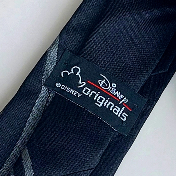 A Sharp Looking Disney Tie Size (OS) - Picture 4 of 5